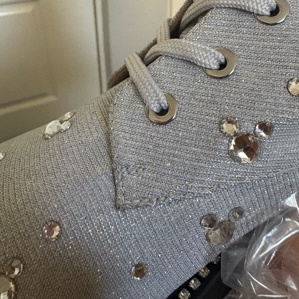 New with Box Stuart Weitzman x Disney Collab White Combat Boots Size 8 - Picture 12 of 15